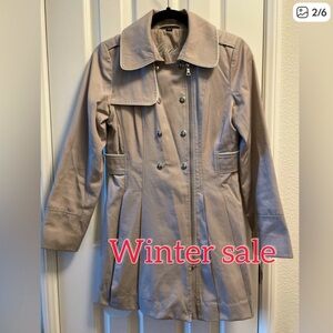 25% off 💰A gray treanch coats is very clean no scratches